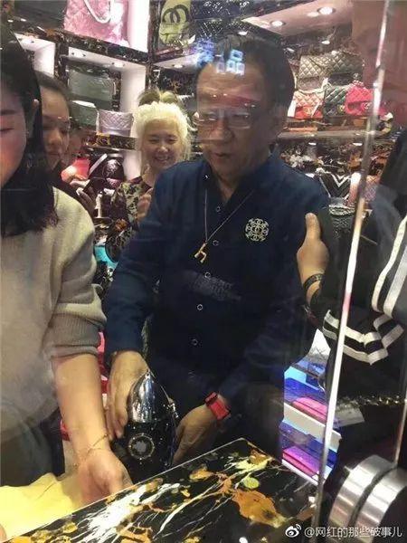 女徒弟现场爆料视频播放,揭秘幕后的惊人真相! 第3张 女徒弟现场爆料视频播放,揭秘幕后的惊人真相! 第3张